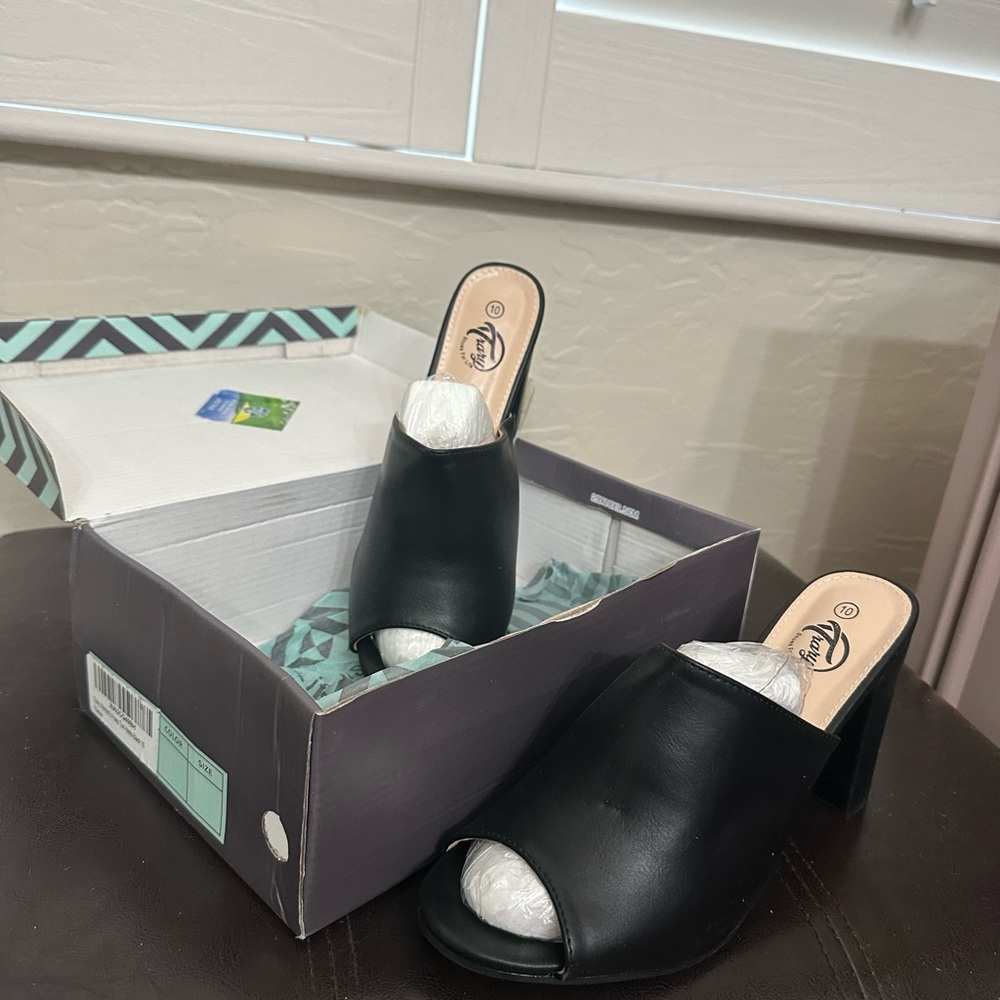 Trary Black Open-Toe Mules